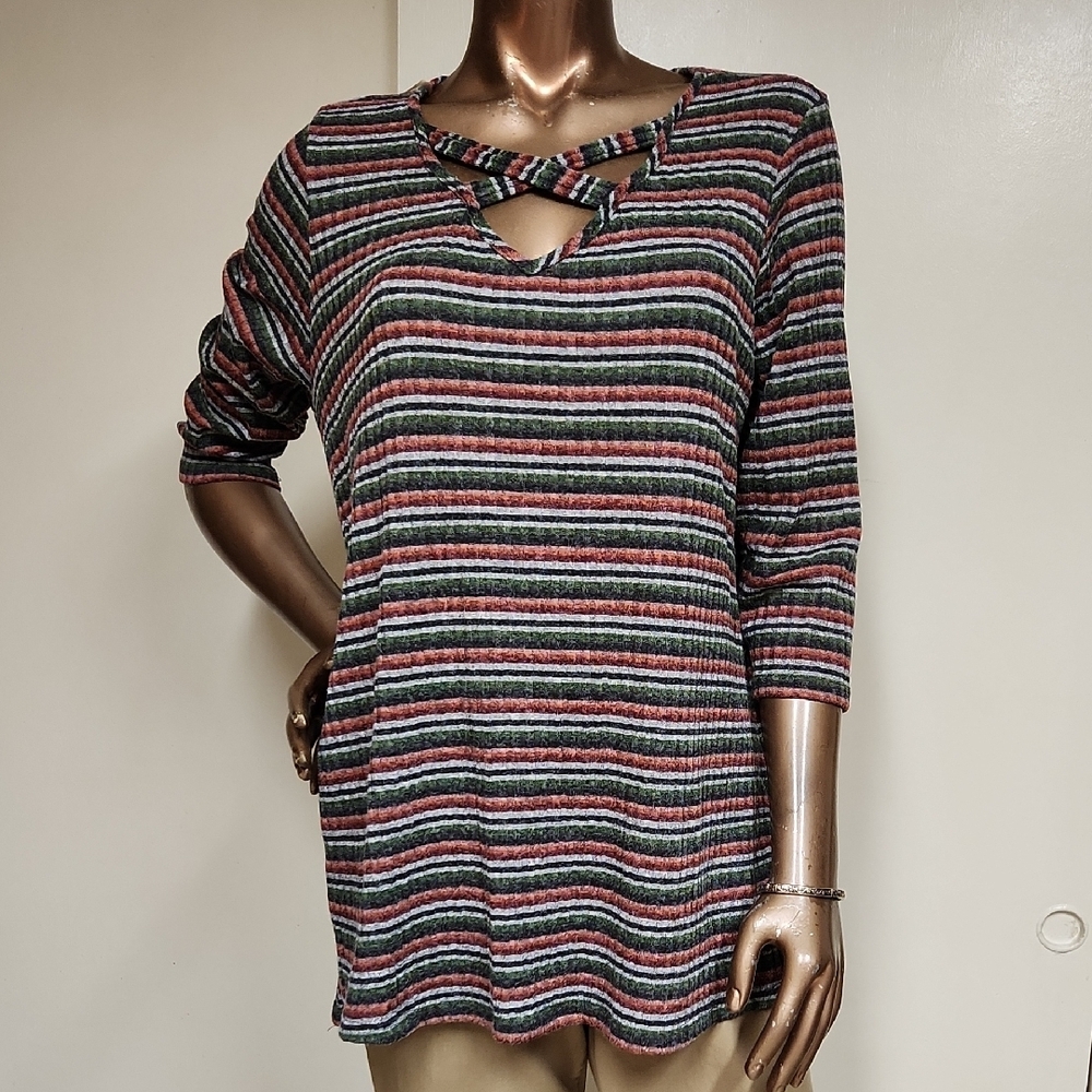 Cha Cha Vente Black and Red 3/4 Sleeve Blouse with Cut Out Detail